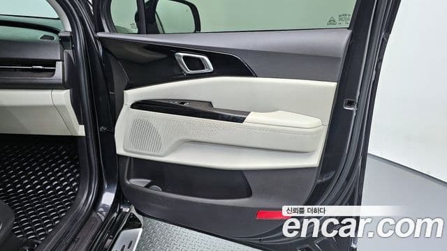 Kia Carnival 2020 — ფოტო 2/33