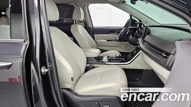 Kia Carnival 2020 — ფოტო 21/33