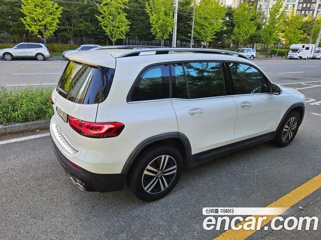 Mercedes-Benz GLB-Class 2021 — Photo 8/20