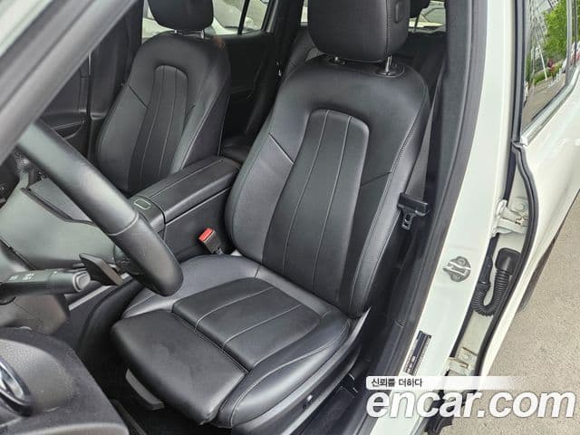 Mercedes-Benz GLB-Class 2021 — Photo 15/20