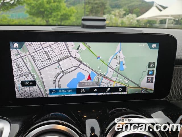 Mercedes-Benz GLB-Class 2021 — Photo 4/20