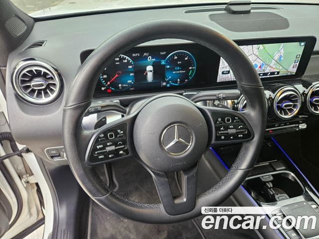 Mercedes-Benz GLB-Class 2021 — Photo 19/20