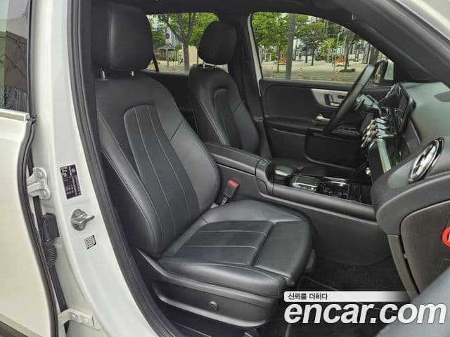 Mercedes-Benz GLB-Class 2021 — Photo 9/20