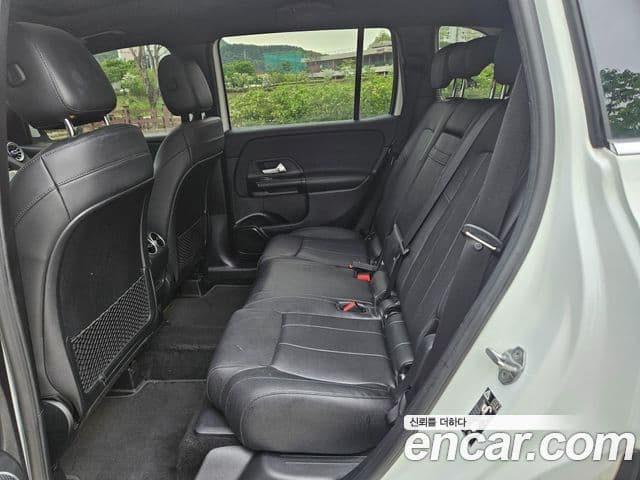 Mercedes-Benz GLB-Class 2021 — Photo 12/20