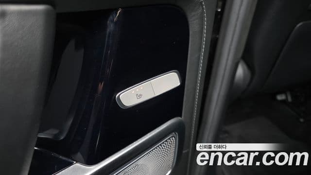 Mercedes-Benz G-Class 2019 — Photo 6/20