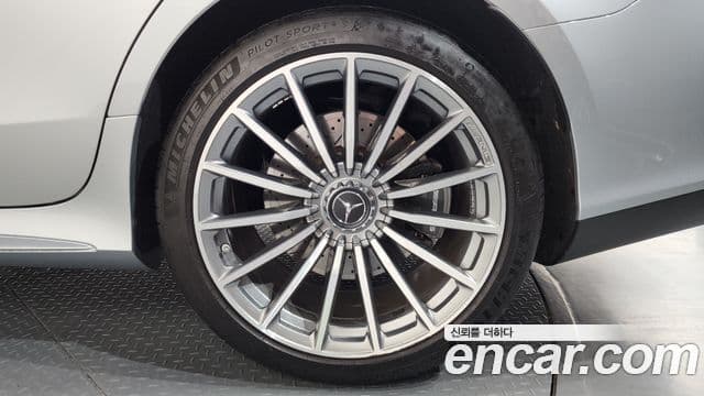 Mercedes-Benz AMG GT 2021 — Şəkil 16/39