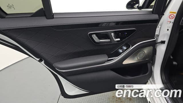 Mercedes-Benz S-Class 2024 — ფოტო 16/35