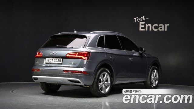 Audi Q5 2020 — ფოტო 2/20