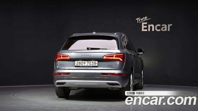 Audi Q5 2020 — ფოტო 4/20