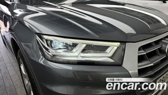 Audi Q5 2020 — Şəkil 30/32