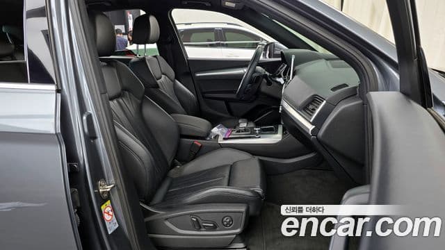 Audi Q5 2020 — Şəkil 25/32