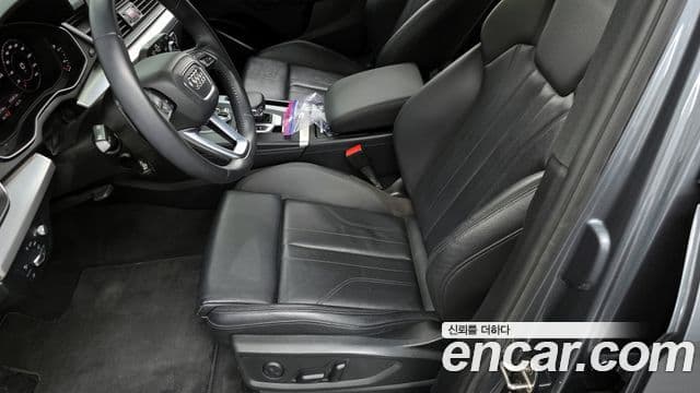 Audi Q5 2020 — Şəkil 26/32