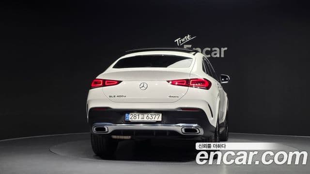 Mercedes-Benz GLE-Class 2021 — ფოტო 4/20
