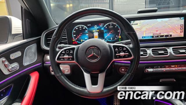 Mercedes-Benz GLE-Class 2021 — ფოტო 13/20