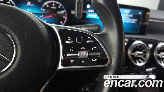 Mercedes-Benz A-Class 2020 — ფოტო 17/20