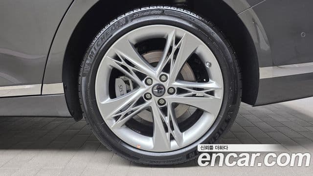 Genesis G90 2025 — Photo 16/36