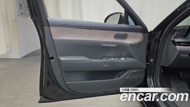 Genesis G90 2025 — Photo 12/36