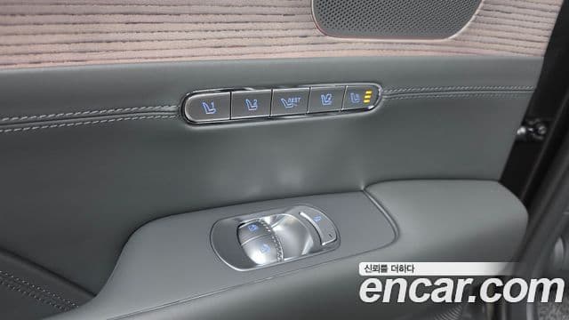 Genesis G90 2025 — Photo 17/36