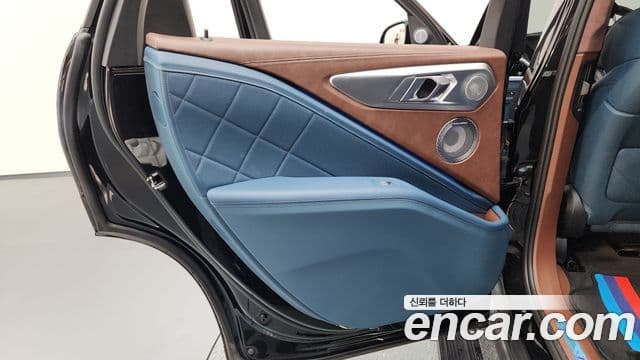 BMW XM 2025 — Photo 15/44
