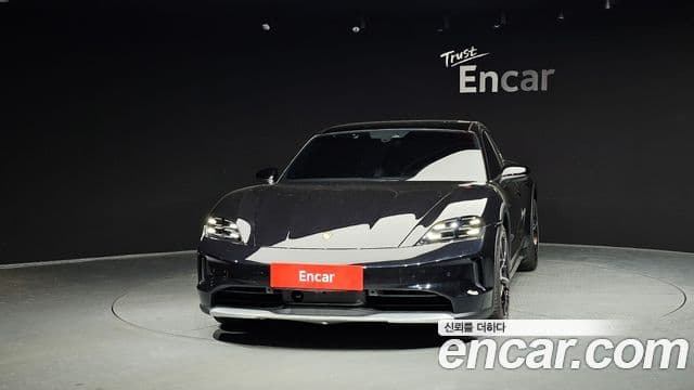 Porsche Taycan 2025 — Şəkil 10/20