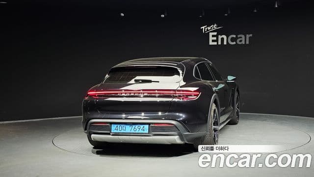 Porsche Taycan 2025 — Şəkil 8/20