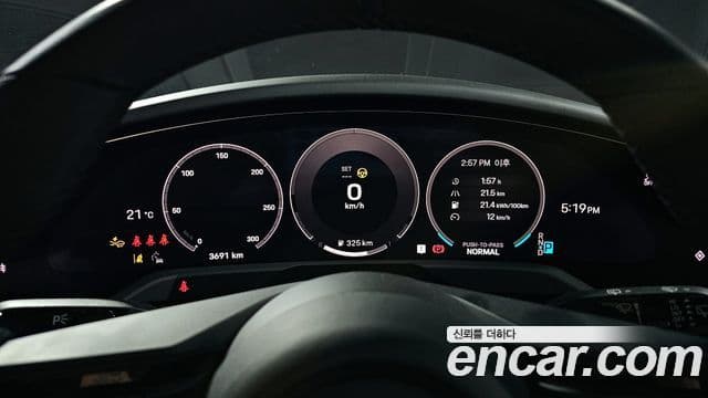 Porsche Taycan 2025 — Şəkil 17/20