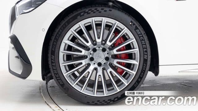 Mercedes-Benz E-Class 2025 — ფოტო 4/20