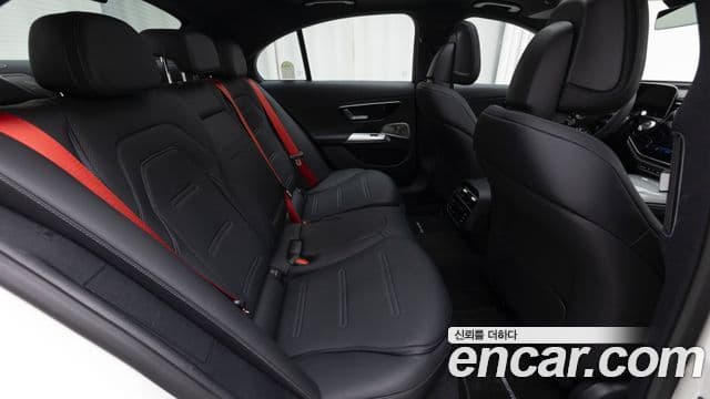Mercedes-Benz E-Class 2025 — ფოტო 8/20