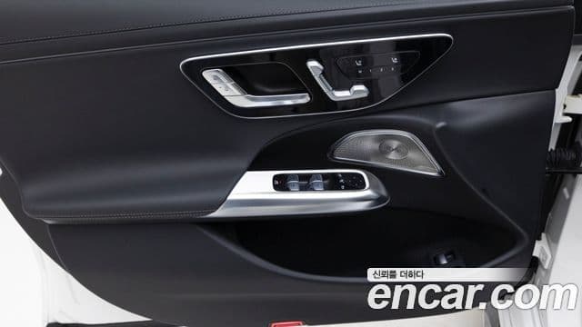 Mercedes-Benz E-Class 2025 — ფოტო 15/20