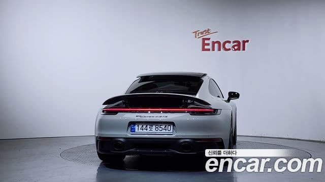 Porsche 911 2022 — ფოტო 22/33