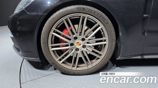 Porsche Panamera 2018 — ფოტო 5/20