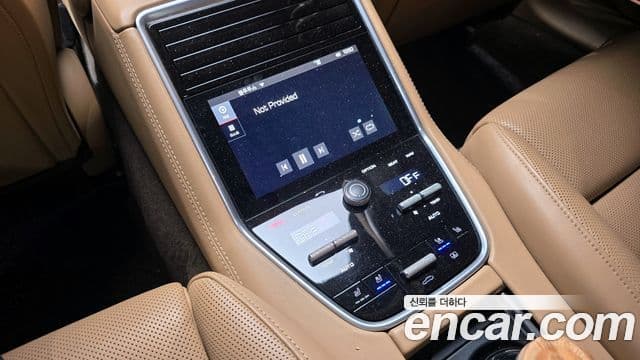 Porsche Panamera 2018 — ფოტო 18/20