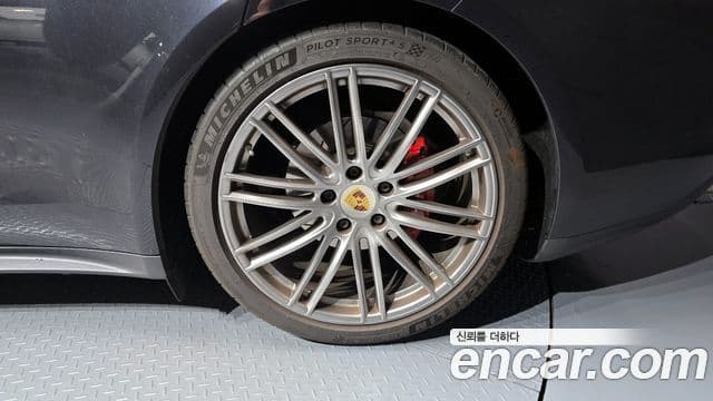 Porsche Panamera 2018 — Photo 13/38
