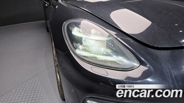 Porsche Panamera 2018 — Photo 18/38