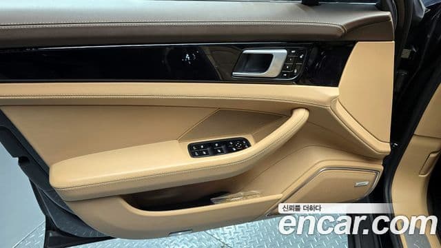 Porsche Panamera 2018 — Photo 8/38