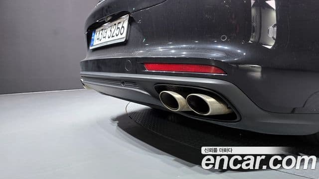Porsche Panamera 2018 — Photo 32/38