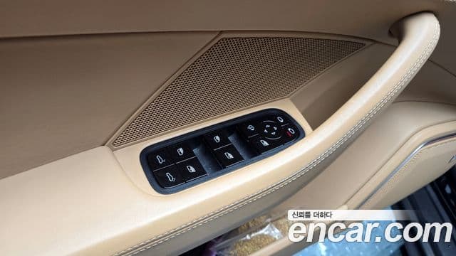 Porsche Panamera 2018 — Photo 34/38