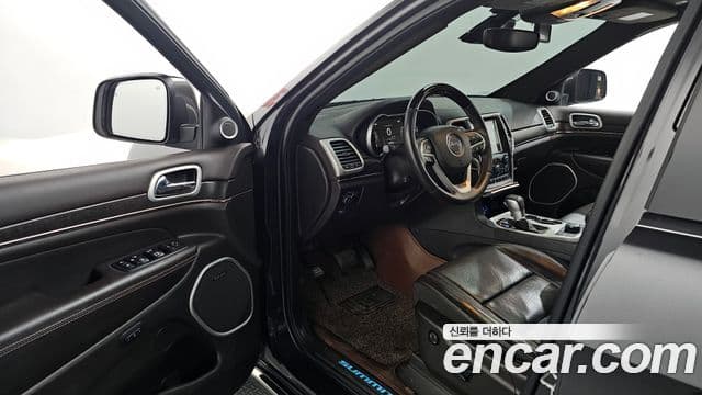 Jeep Grand Cherokee 2018 — Şəkil 8/20