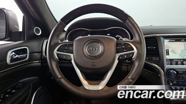 Jeep Grand Cherokee 2018 — Şəkil 12/20