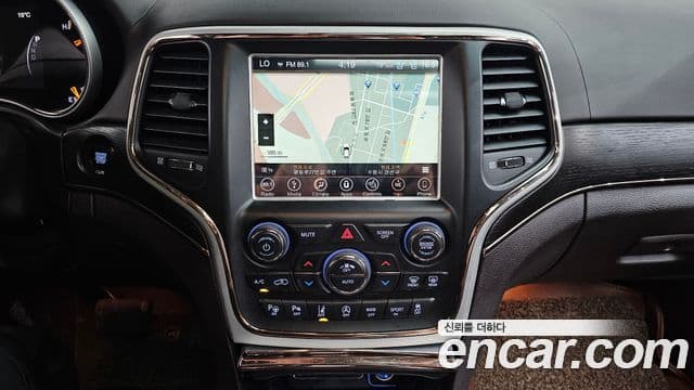 Jeep Grand Cherokee 2018 — Şəkil 13/20