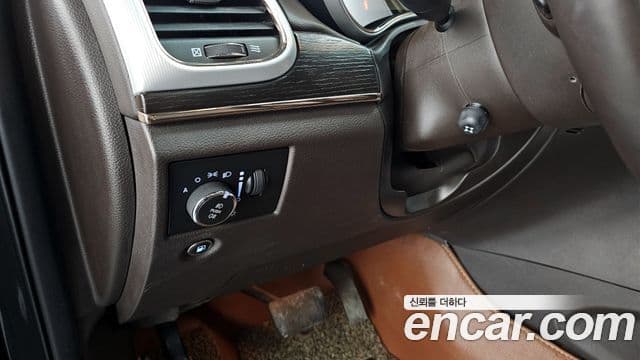 Jeep Grand Cherokee 2018 — ფოტო 13/33