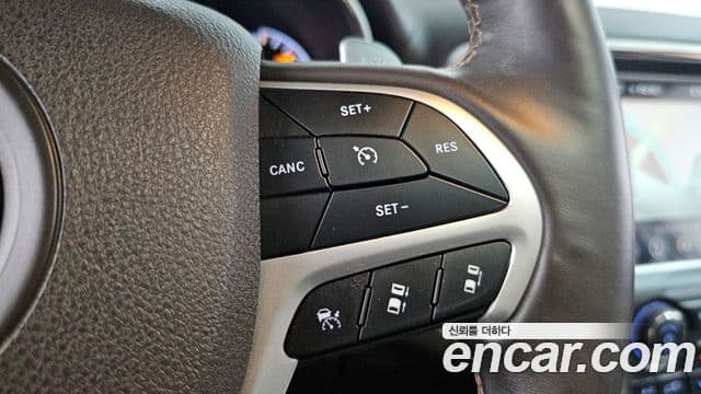Jeep Grand Cherokee 2018 — ფოტო 32/33