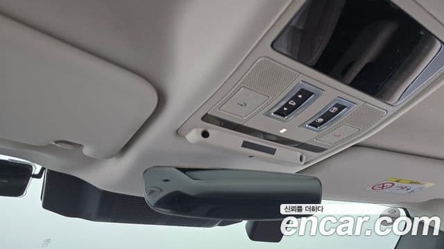Land Rover Defender 2023 — Photo 26/32