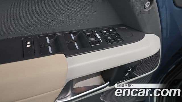 Land Rover Defender 2023 — Photo 24/32