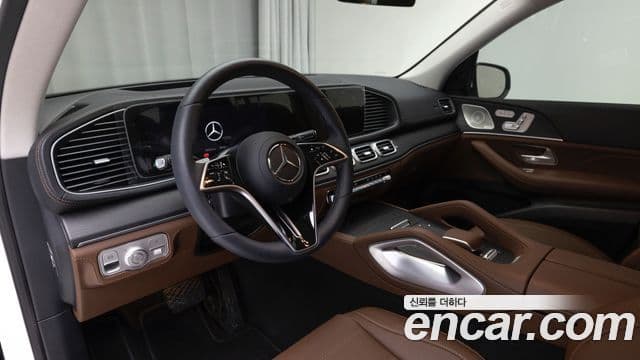 Mercedes-Benz GLE-Class 2025 — Photo 13/20
