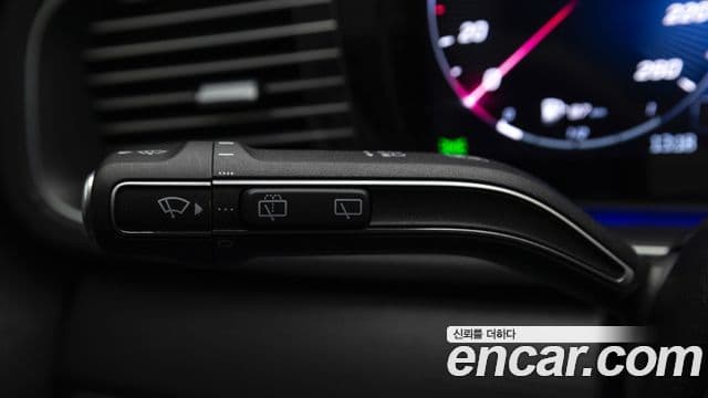 Mercedes-Benz GLE-Class 2025 — Photo 12/20