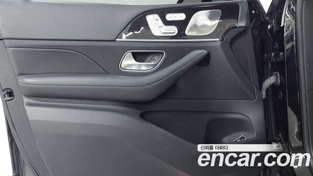 Mercedes-Benz GLE-Class 2023 — Photo 18/20