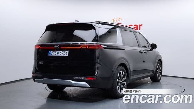Kia Carnival 2021 — ფოტო 2/20