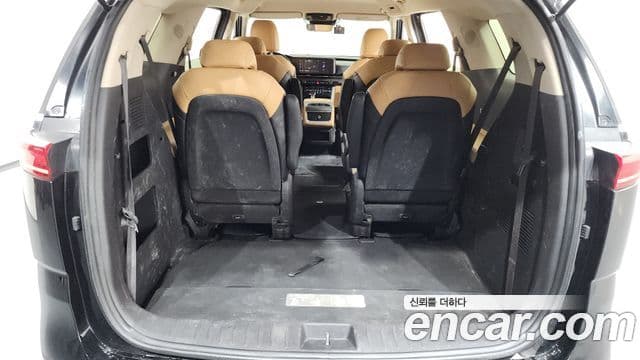Kia Carnival 2021 — ფოტო 16/20