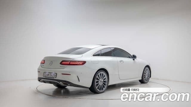 Mercedes-Benz E-Class 2021 — ფოტო 1/20